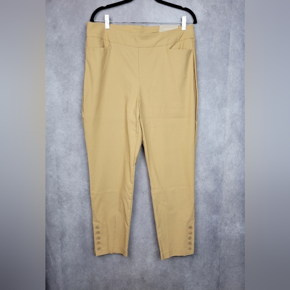 CHICO'S 2(L-12) BEIGE‎ PULL ON TUMMY CONTROL STRETCH CAPRIS PANTS